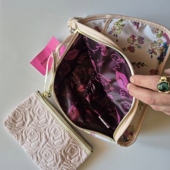 Floral Cosmetic Bag with Heart Charm - Picture 6 of 6